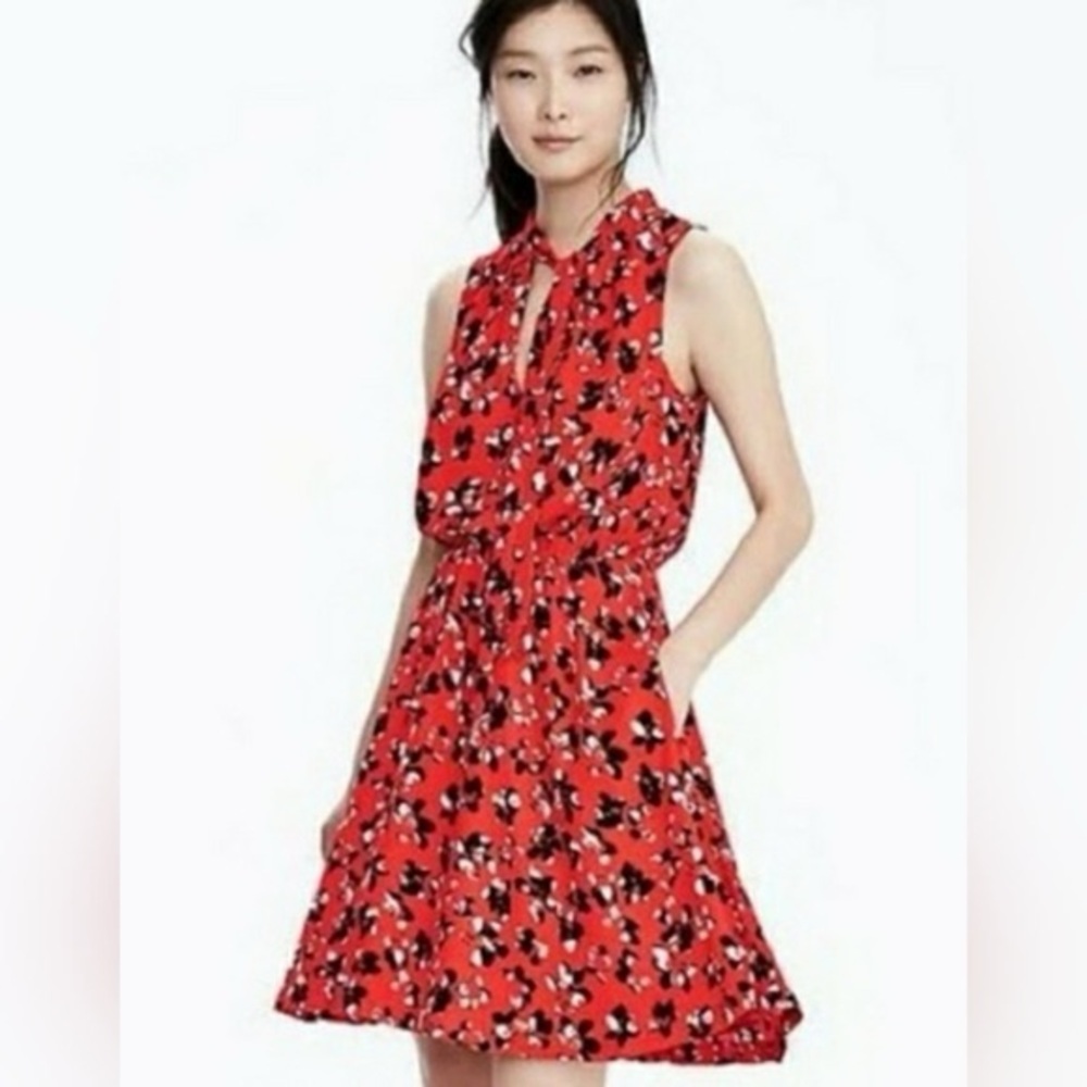 NWOT Banana Republic Red and Black Floral Print Tie Neck Dress